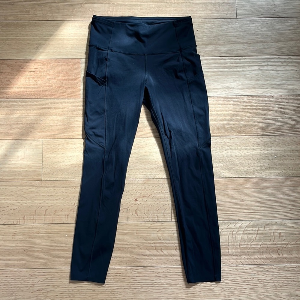 Lululemon leggings, black, size 6, 25” inseam, great condition